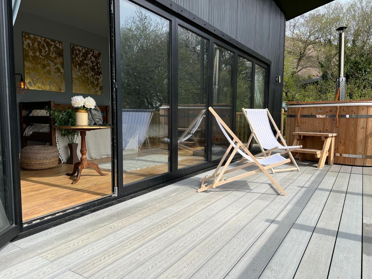 Luxury Lodge In The Treetops Llanbrynmair Exterior photo